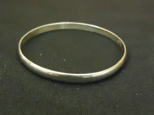 Designer Fashion Bracelet 2 1/2in Diameter Bangle Metal Female Adult Silvers -- Used