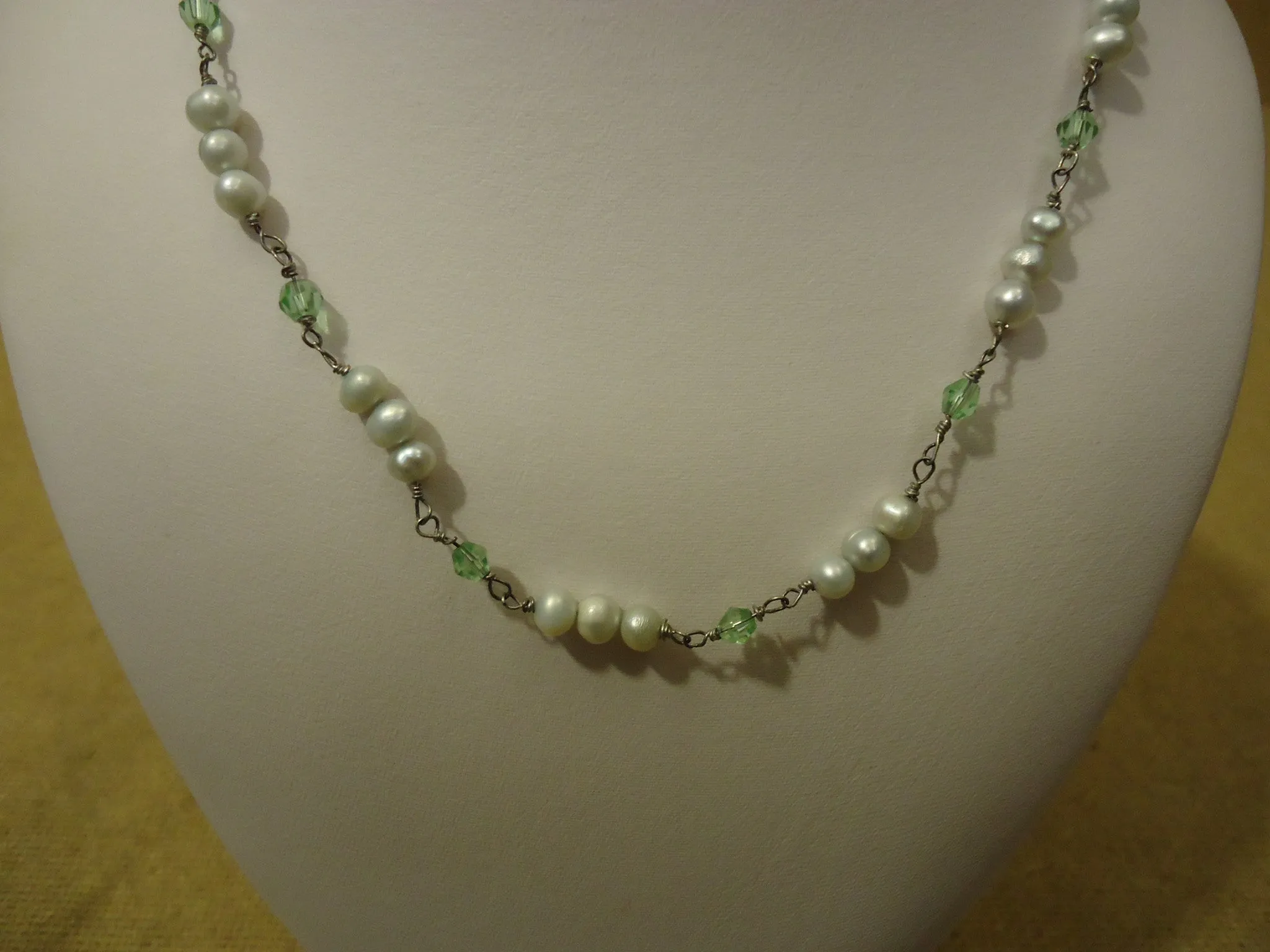 Designer Fashion Necklace 15-17in L Beaded/Strand Faux Pearl Metal Female Adult -- Used